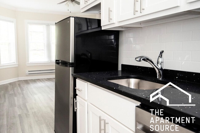property at 646 W Roscoe St
