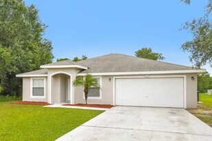 543 Hummingbird Ct in Poinciana, FL - Building Photo