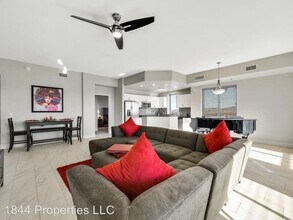 8255 Las Vegas Blvd S-Unit -#2021 in Las Vegas, NV - Foto de edificio - Building Photo