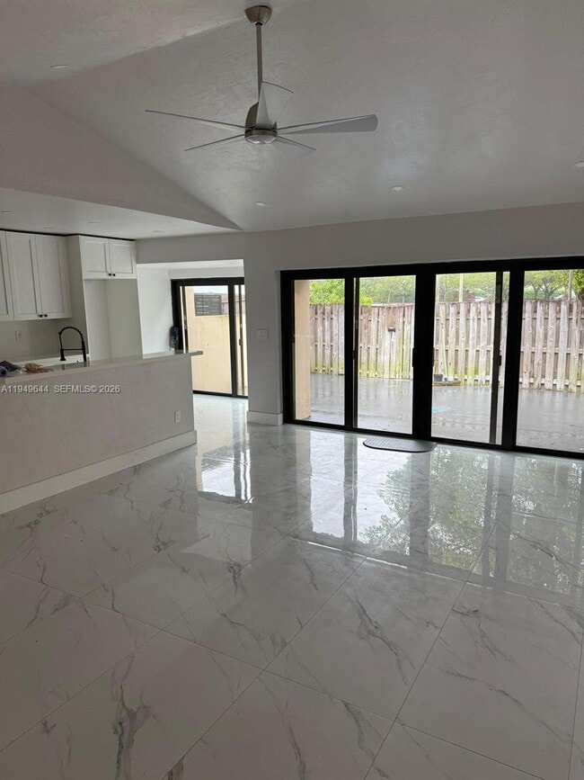 11220 SW 125th Pl in Miami, FL - Building Photo - Building Photo