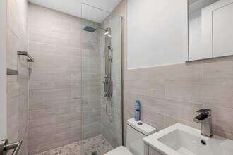 27E E 128th St in New York, NY - Building Photo - Building Photo