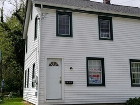 302 3rd St in Chesapeake City, MD - Building Photo