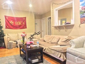 74 Egmont St-Unit -1 in Brookline, MA - Building Photo - Building Photo