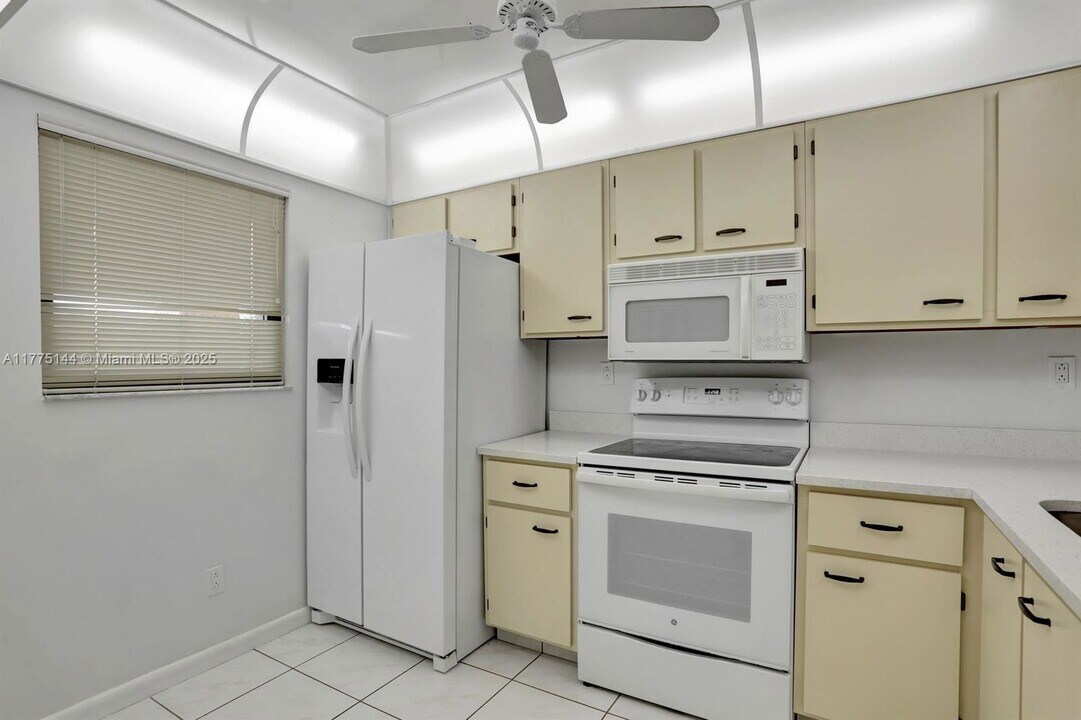 9413 Boca Cove Cir in Boca Raton, FL - Building Photo