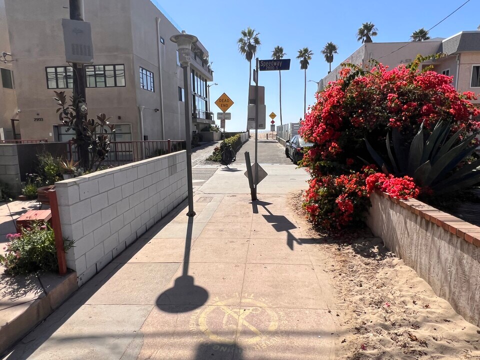 20 29th Ave, Unit 209 in Venice, CA - Foto de edificio
