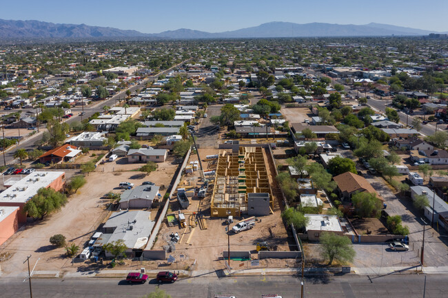 Alborada Apartments in Tucson, AZ - Building Photo - Building Photo