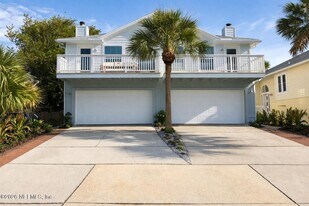 223 South St in Neptune Beach, FL - Building Photo