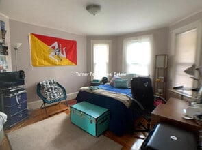 24 Greenleaf Ave, Unit 2 in Medford, MA - Building Photo - Building Photo