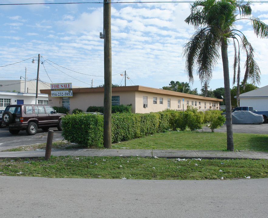 850 NW 11th Ave in Hallandale Beach, FL - Building Photo