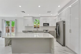 407 SW 17th St in Fort Lauderdale, FL - Building Photo - Building Photo