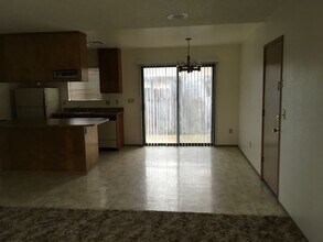 2516 Sabre Ct in Redding, CA - Building Photo - Building Photo