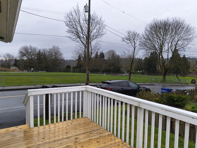 13902 51st Ave S in Tukwila, WA - Foto de edificio - Building Photo