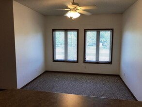 555 Highway 965 S, Unit 2 bedroom in North Liberty, IA - Foto de edificio - Building Photo