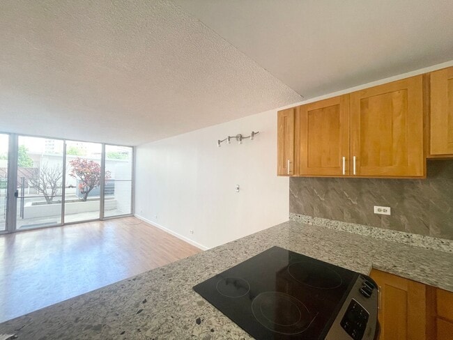 5122 Likini St in Honolulu, HI - Building Photo - Building Photo