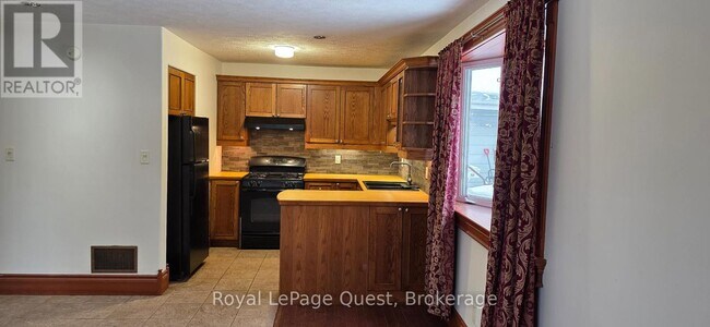 9 Conder Dr in Oro-Medonte, ON - Building Photo - Building Photo