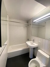 222 E 39th St in New York, NY - Foto de edificio - Building Photo