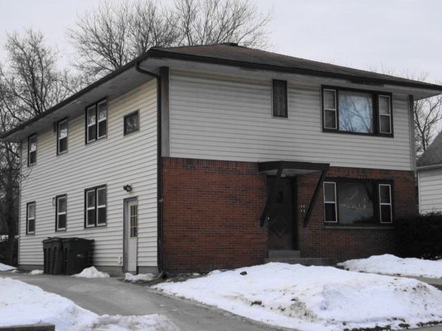 8705 W Maple St in West Allis, WI - Foto de edificio