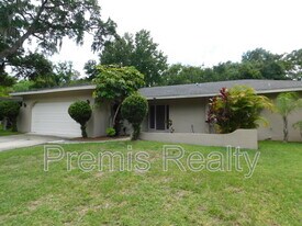 1840 Oak Forest Dr W in Clearwater, FL - Building Photo