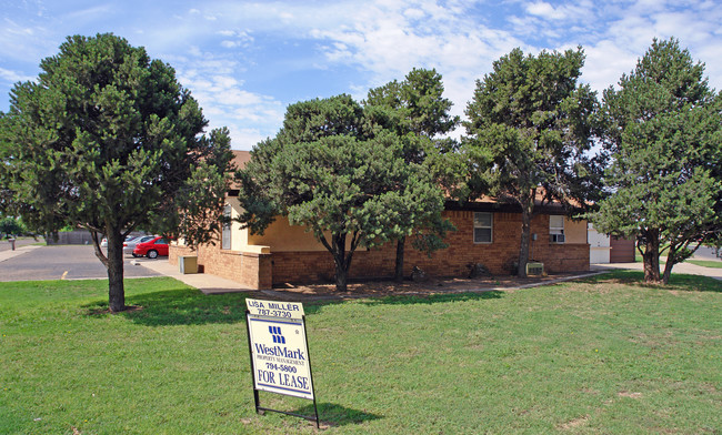 4402-4408 Elkhart Ave in Lubbock, TX - Building Photo - Building Photo