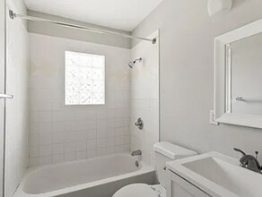 7511 Rainbow Dr in Prairie Village, KS - Building Photo - Building Photo