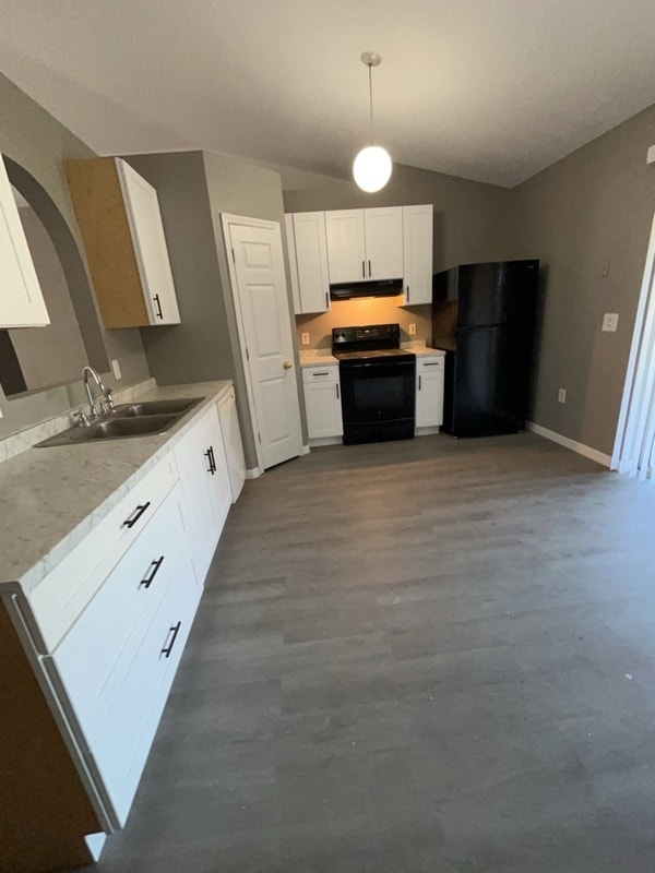 240 Dalton Dr in Poinciana, FL - Foto de edificio - Building Photo