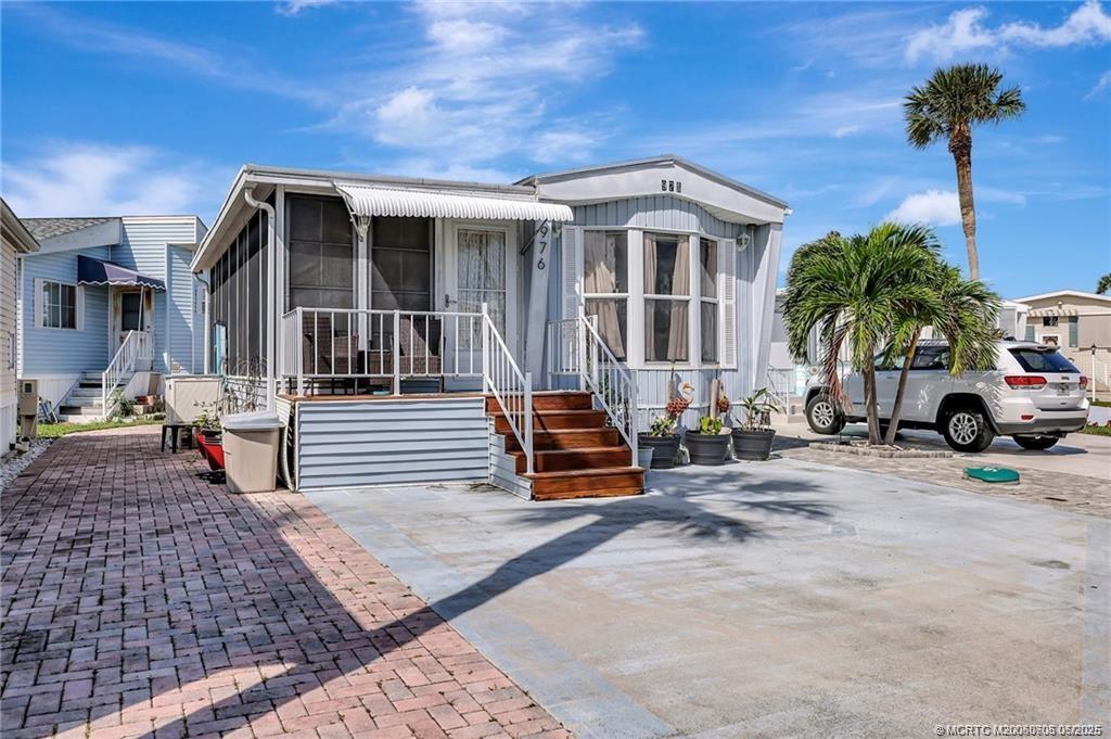 976 Nettles Blvd in Jensen Beach, FL - Building Photo