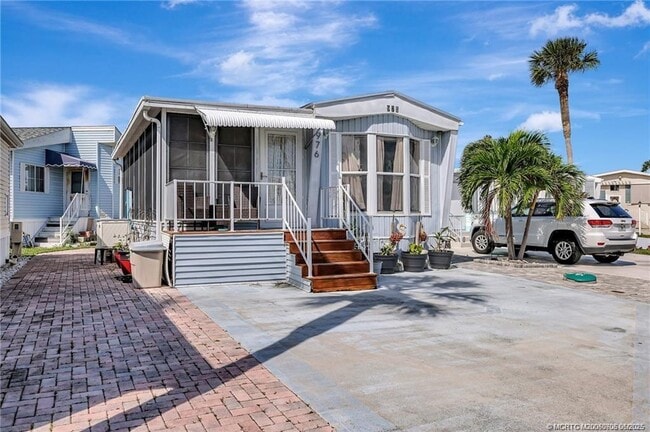 property at 976 Nettles Blvd
