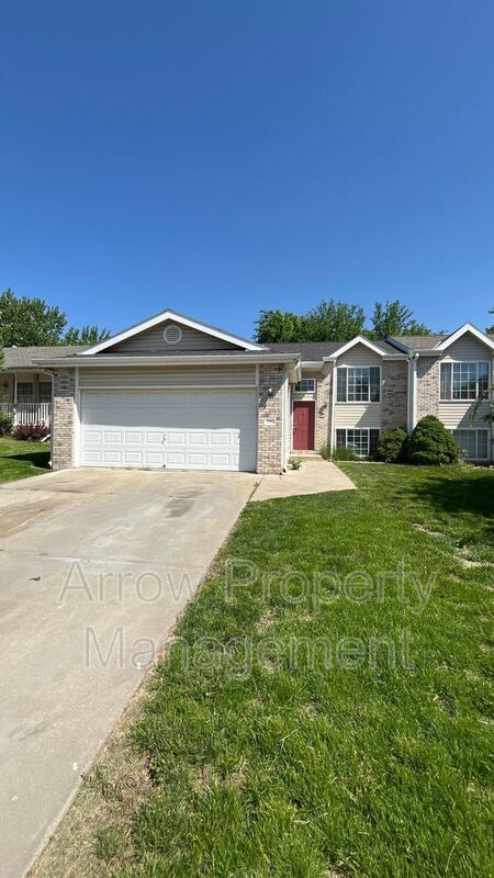 property at 250 W Irving St