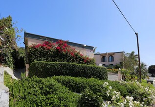 Casa Collado in Oceanside, CA - Foto de edificio - Building Photo