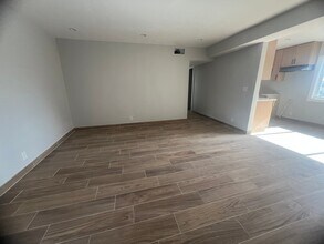13425 Vanowen St, Unit 10 in Los Angeles, CA - Building Photo - Building Photo
