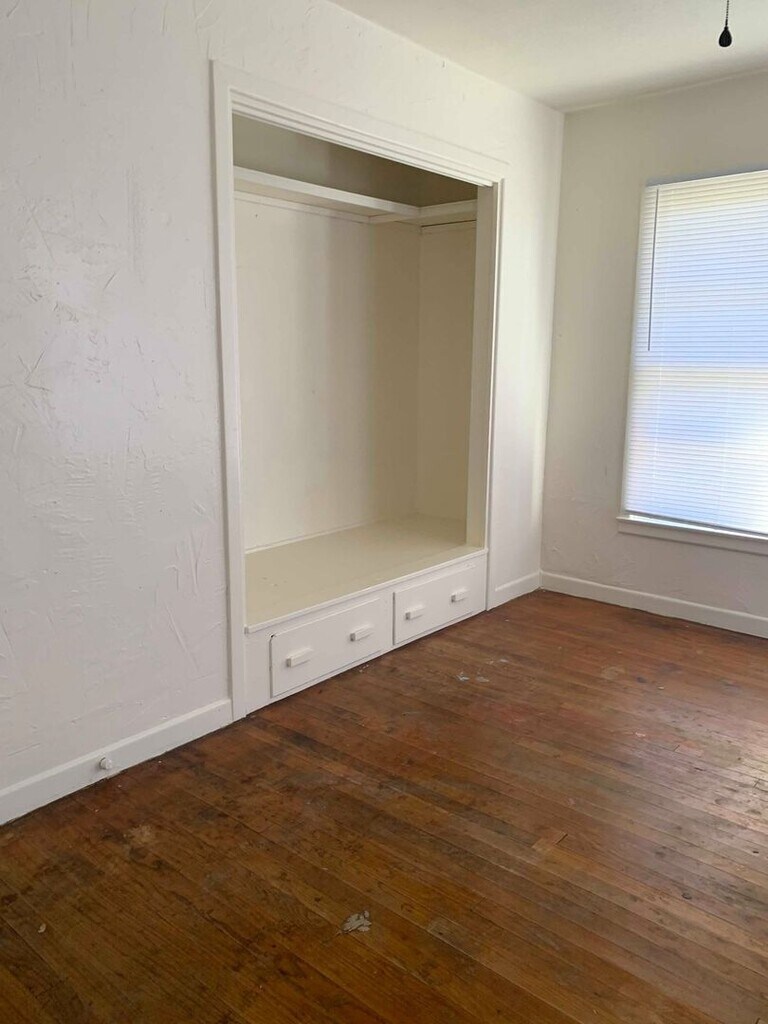 914 W Trinity St Rentals in Groesbeck, TX