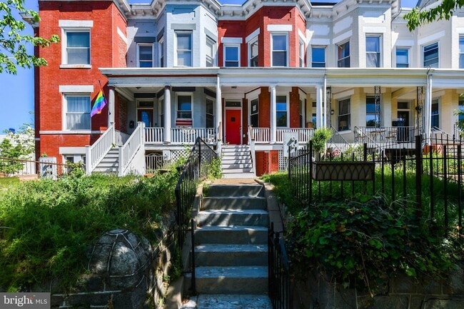 property at 104 R St NE