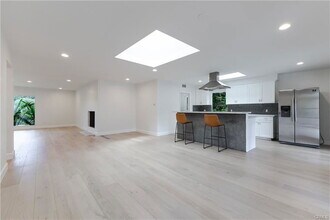 11500 Dona Cecilia Dr in Los Angeles, CA - Building Photo - Building Photo