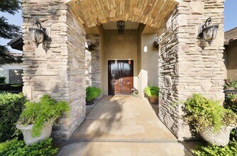 2510 Tiverton Dr in Bakersfield, CA - Building Photo - Building Photo