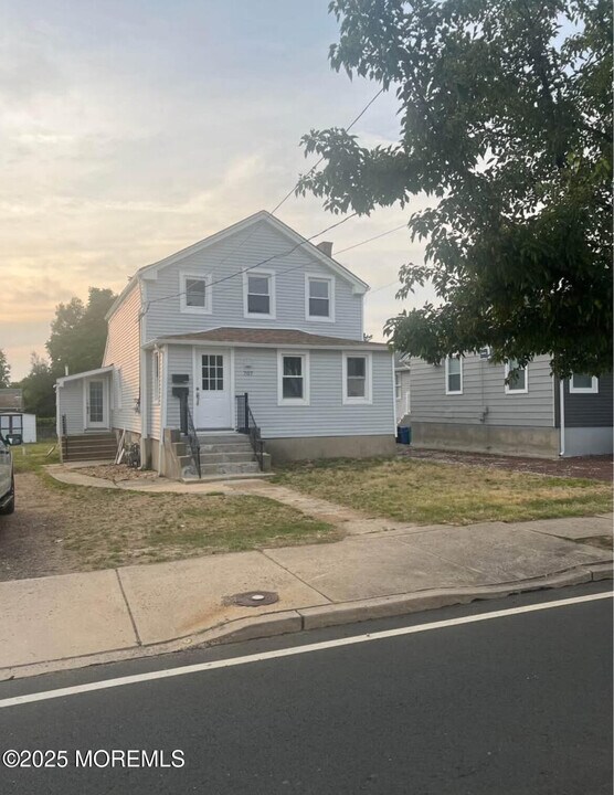 707 Florence Ave in Union Beach, NJ - Building Photo