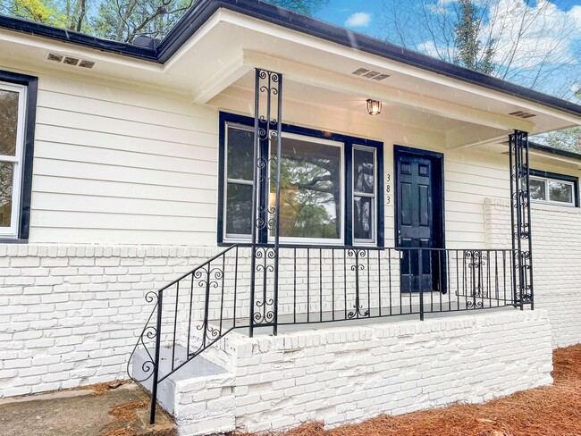 383 Norton Cir SE in Smyrna, GA - Building Photo - Building Photo