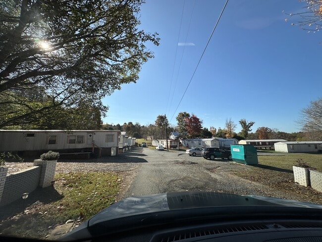 7960 Reynolda Rd in Tobaccoville, NC - Building Photo - Building Photo
