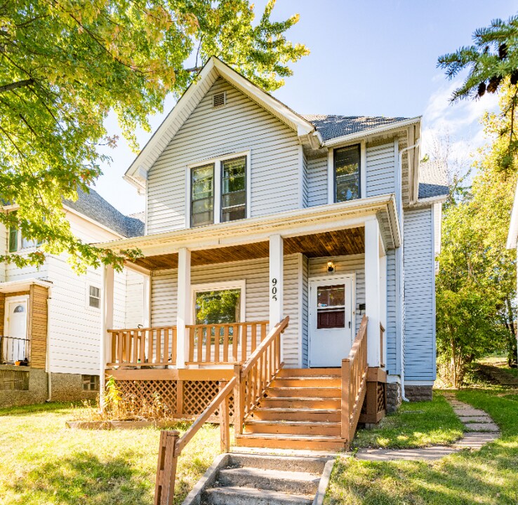 905 E 4th St in Duluth, MN - Building Photo
