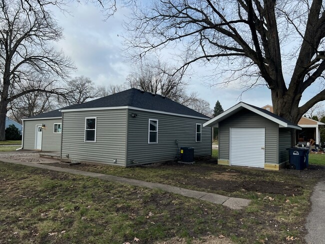 622 S Woodland Ave in Michigan City, IN - Building Photo - Building Photo