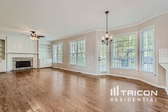 5005 Wiltshire Ln in Suwanee, GA - Building Photo - Building Photo