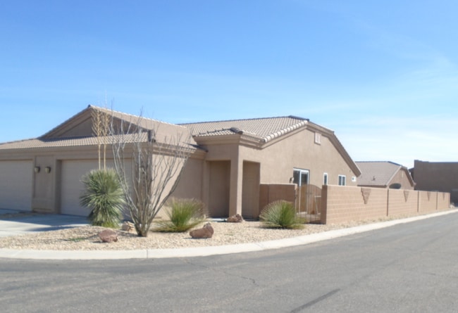 684 Pala Mesa Dr in Kingman, AZ - Building Photo - Building Photo