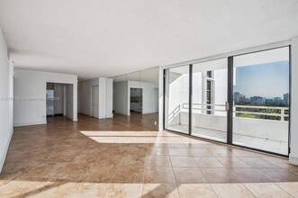 20355 NE 34th Ct in Aventura, FL - Building Photo - Building Photo