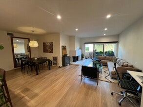 8180 Manitoba St, Unit 116 in Playa Del Rey, CA - Building Photo - Building Photo