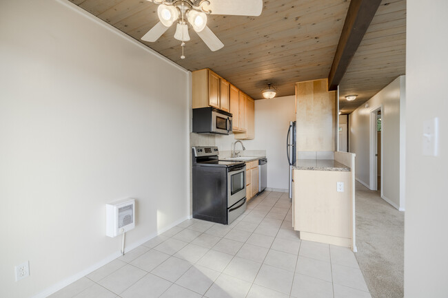 Olympic View Apartments in Bremerton, WA - Building Photo - Interior Photo