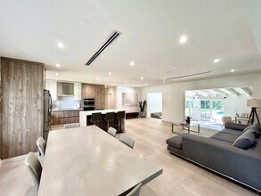 7800 SW 96th St in Miami, FL - Building Photo - Building Photo