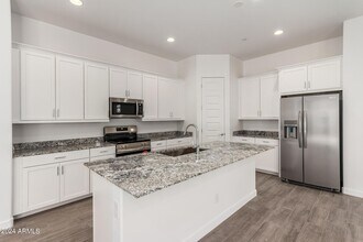 3830 E Rainbow Dr in Chandler, AZ - Foto de edificio - Building Photo