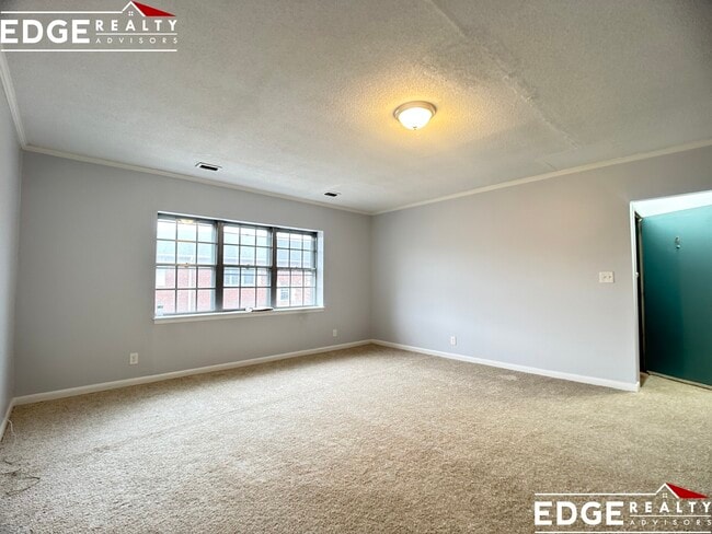 162 Lake Shore Rd in Boston, MA - Foto de edificio - Building Photo