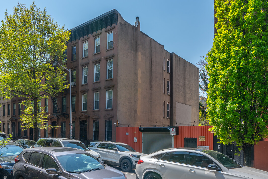 374 Bergen St in Brooklyn, NY - Foto de edificio