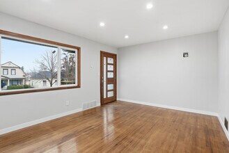 729 W Augusta Ave in Spokane, WA - Foto de edificio - Building Photo