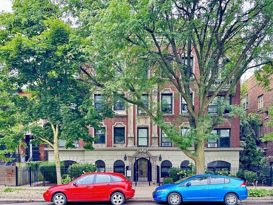 1742 N Humboldt Blvd in Chicago, IL - Building Photo